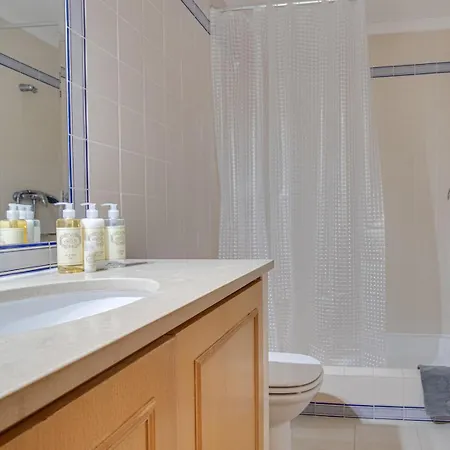 Lovely 2bd 500m Ac Wi-fi Pool Balcony Apartment Albufeira